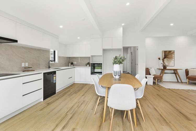 124 Apu Crescent Lyall Bay_4