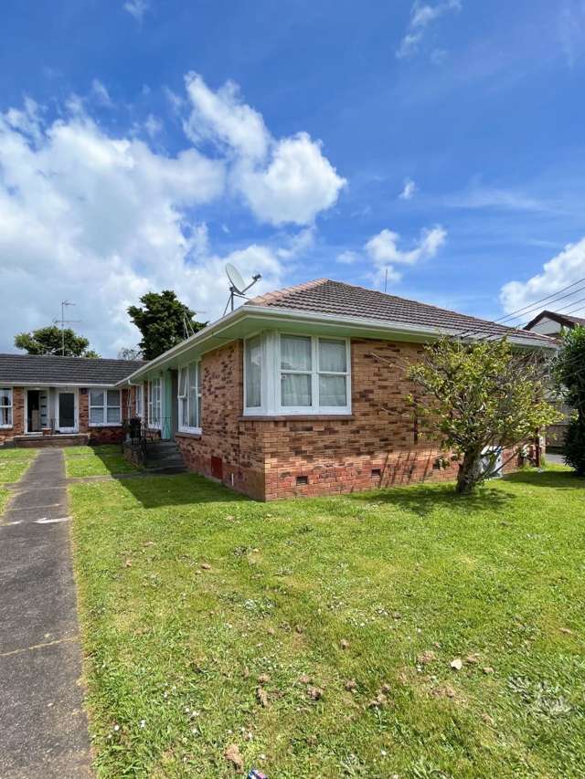 Spacious two bedroom unit in heart of Epsom