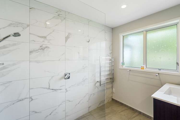 2/17 Nyoli Street Northcote_11