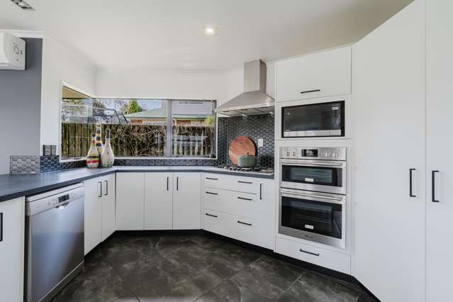 12 Sunny Dale Western Heights_4