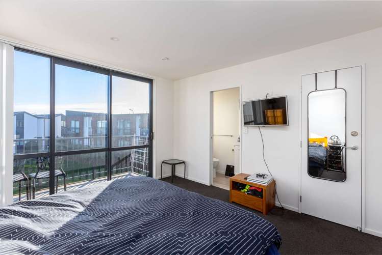 32/17 Bunyan Street Waltham_6