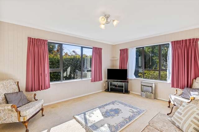 2/37 Rosebank Grove Waikanae_1