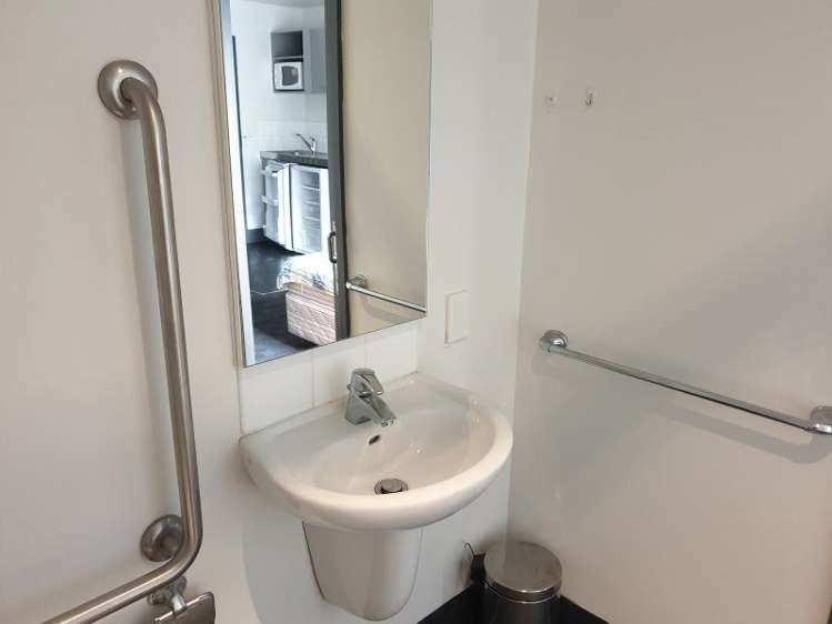 701/133 Beach Road Auckland Central_11