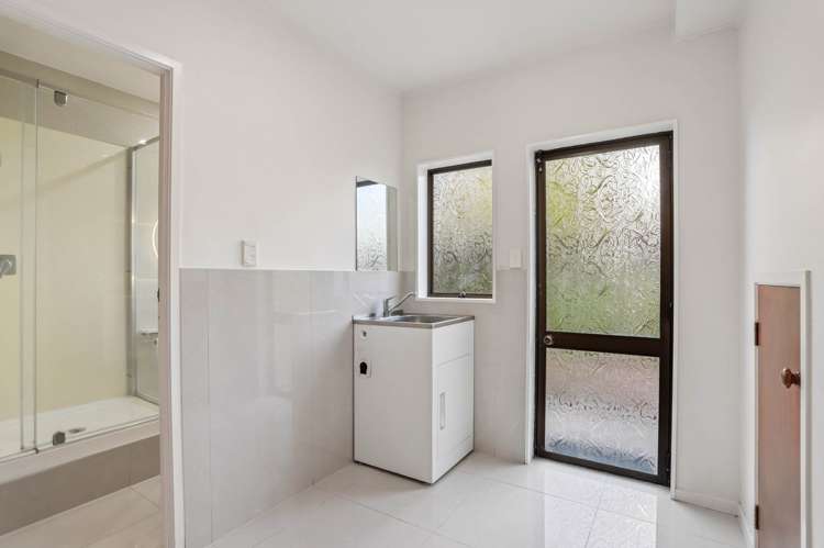 1 Sunrise Lane Te Atatu South_18