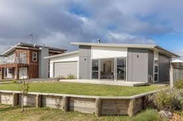 Stunning Motuoapa Living!