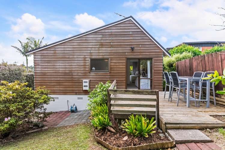 2/3 Whitby Crescent Mairangi Bay_23