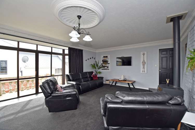 708 Queens Drive Waikiwi_5