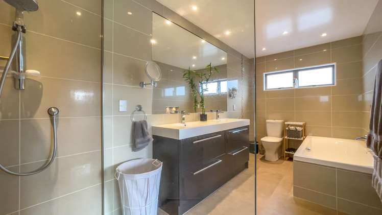 165 The Oaks Drive Leamington_11