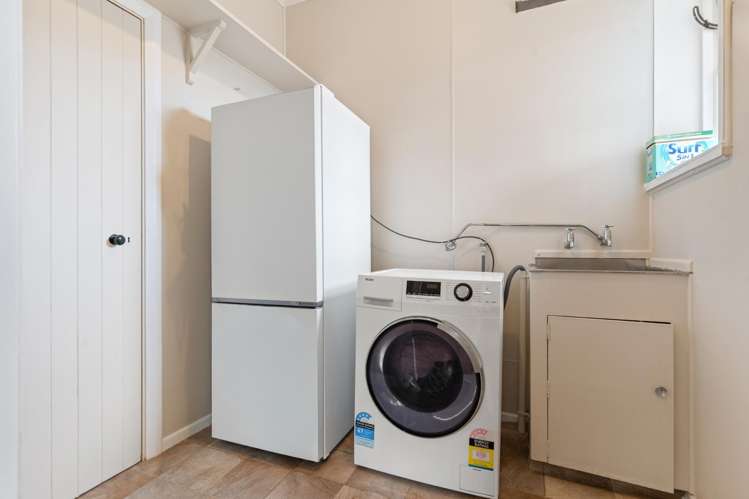 24 Masters Crescent Masterton_10