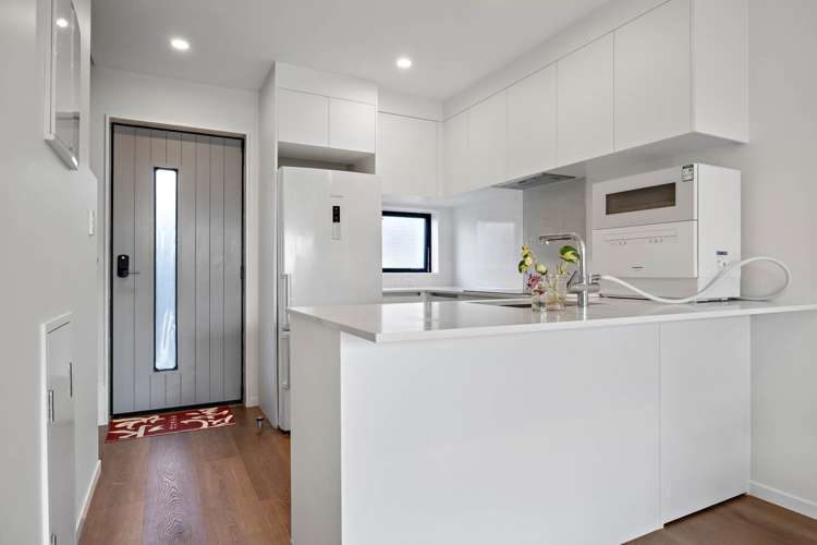 1/107 Selo Street Glen Eden_12