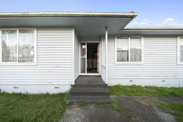 4 Bed DO-UP + 880m2 = BIG POTENTIAL!