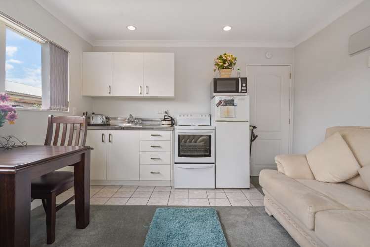 27 Beach Road Pahurehure_18