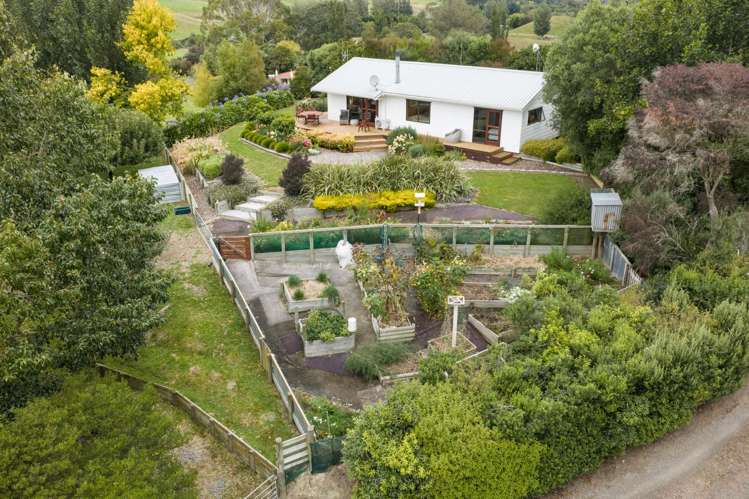 1141 Makino Road Halcombe_19