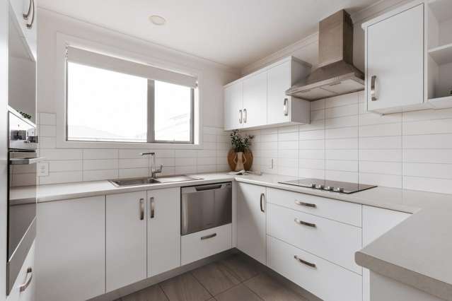 2/4 Greystone Place Omokoroa_2