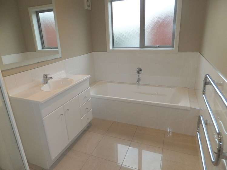 15b Grove Road Addington_17