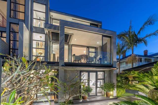 Award-winning designer Jennie Dunlop selling her Auckland townhouse