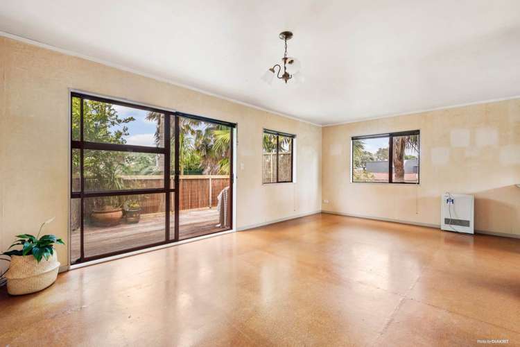 18 Triangle Road Massey_19