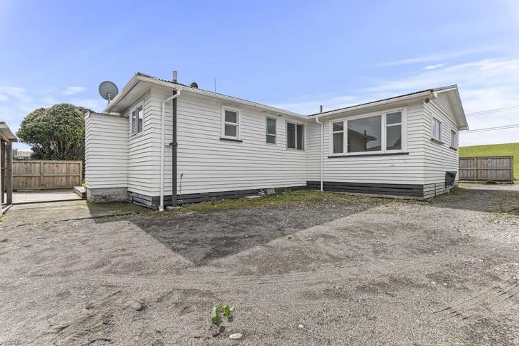 44 Egmont Road Waiwhakaiho_17