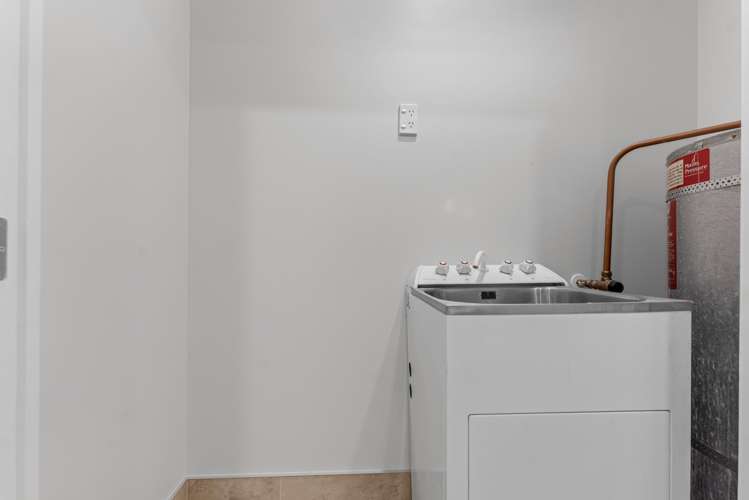 102/2 Gracechurch Drive Flat Bush_9