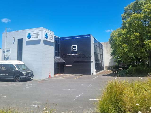 Wairau Valley Roadfront Upstairs Office 250m2