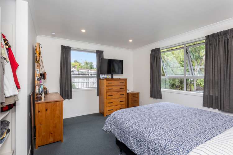 32 Queen Mary Avenue New Lynn_11