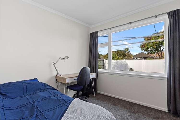 215 Breezes Road Aranui_8