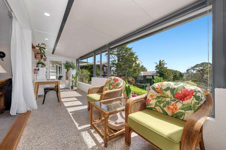 10 Charles Dickens Drive Mellons Bay_12