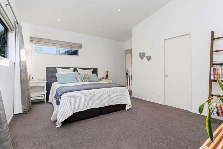 1 Charles Dickens Drive Mellons Bay_16