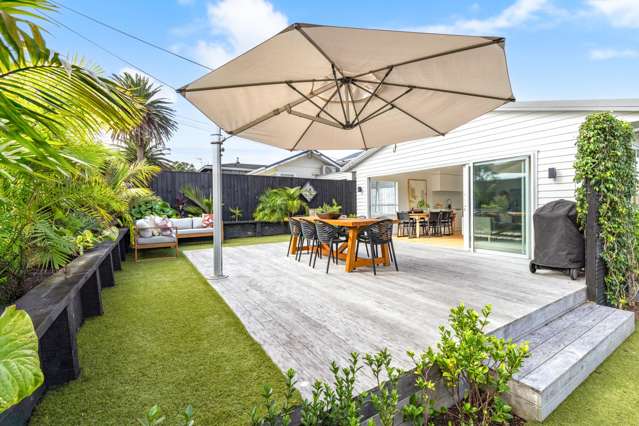 Stylish Coastal Living in Mairangi Bay
