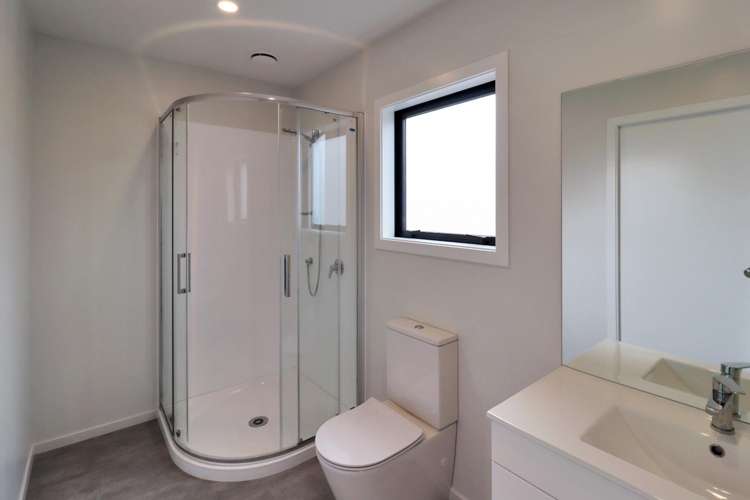 B/137 Whites Line East 1369_11