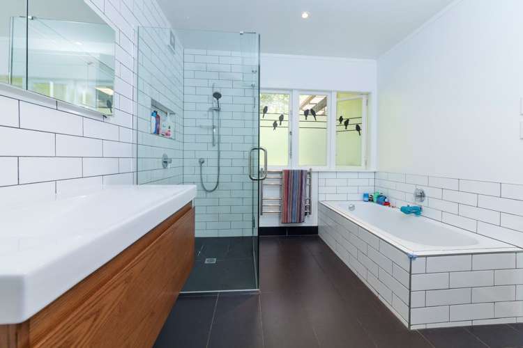 665 Huia Road Parau_10