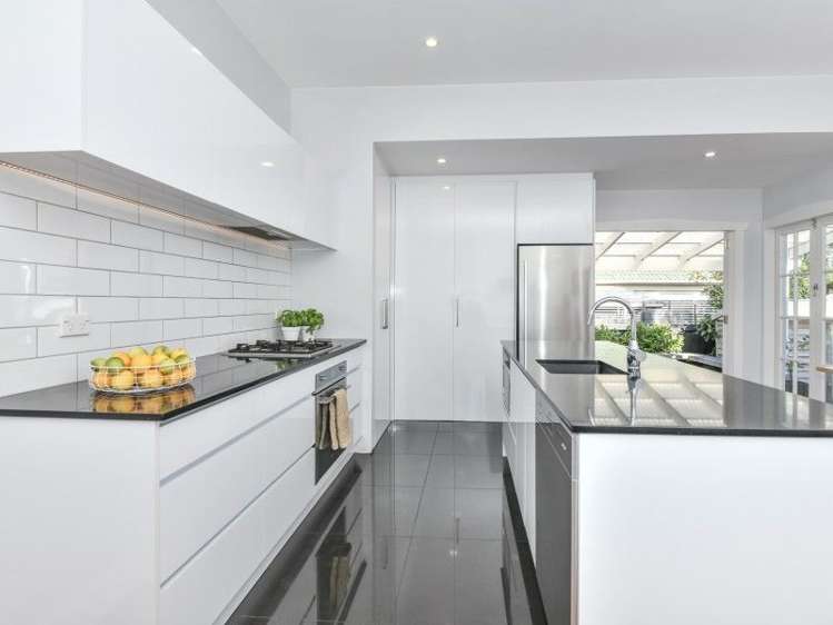 1012 Great North Road Point Chevalier_10