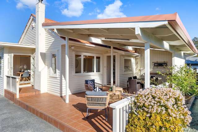 Character Cottage on 749sqm Freehold