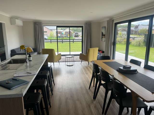 Modern Comfort in Kinloch