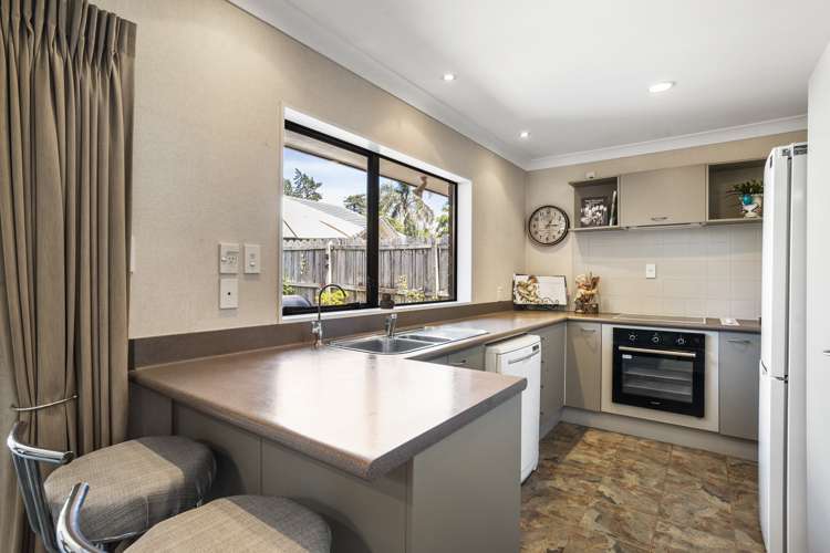 1/6 Marbeth Court Botany Downs_9