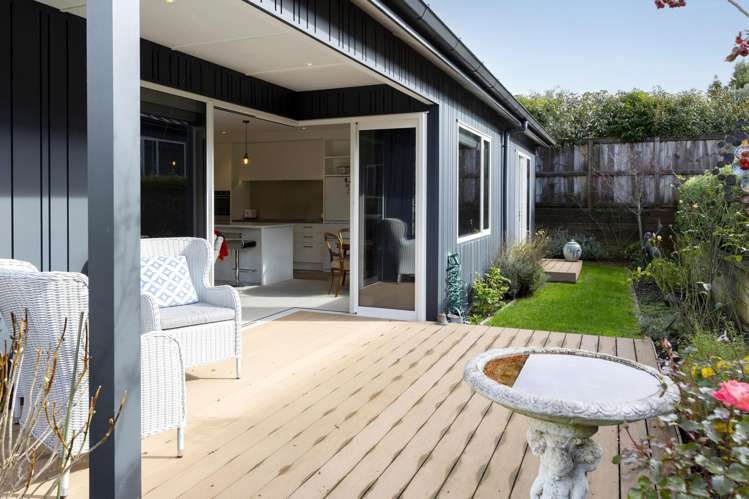 2/6 Wheretia Street_0