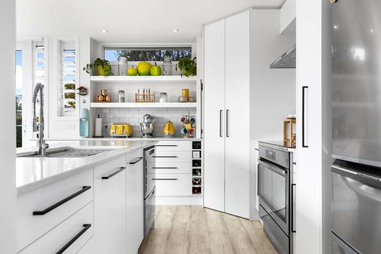 15 Magnolia Rise Waipahihi_4