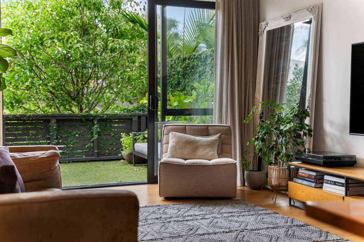 37C Glen Atkinson Street_4