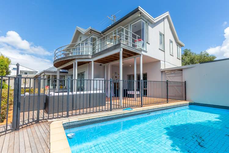 26 Hamana Street Narrow Neck_8