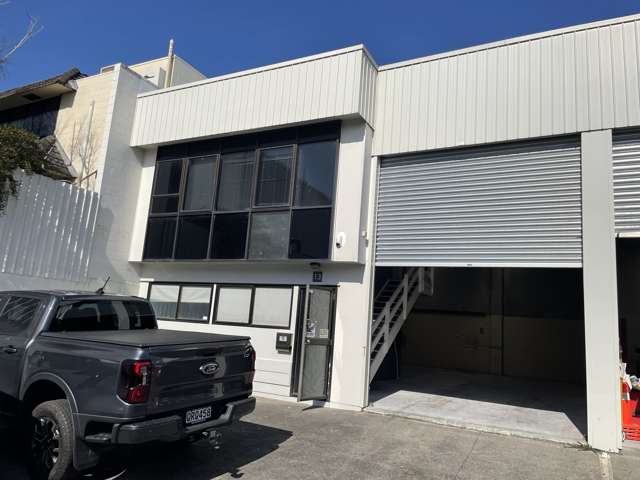 Entry level warehouse in Wiri