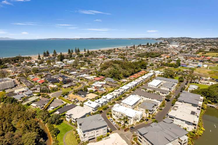 5 Eaves Bush Parade Orewa_16