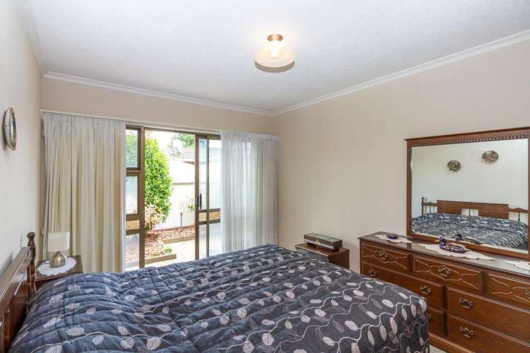 15 AINTREE CRESCENT Awapuni_13