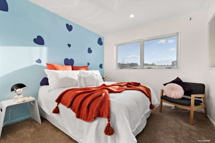 1 Watersfield Place Flat Bush_16