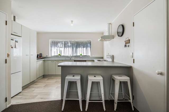 27 Brookvale Park Stanmore Bay_3