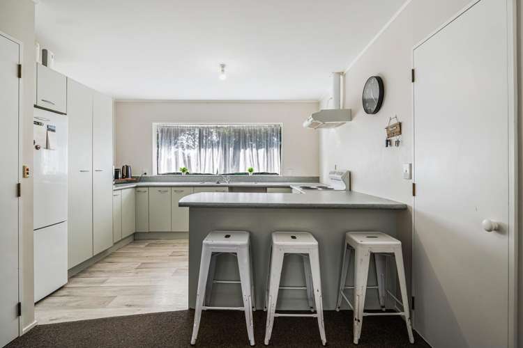 27 Brookvale Park Stanmore Bay_3
