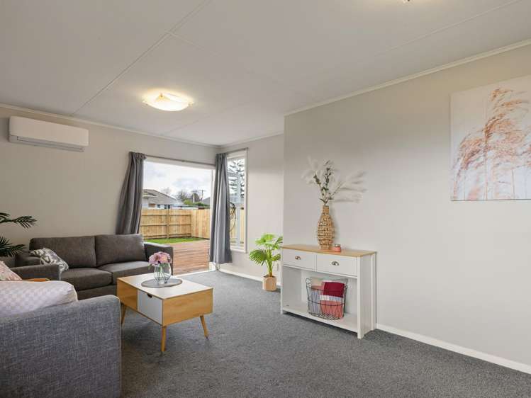 2 Yeats Crescent Fairfield_5