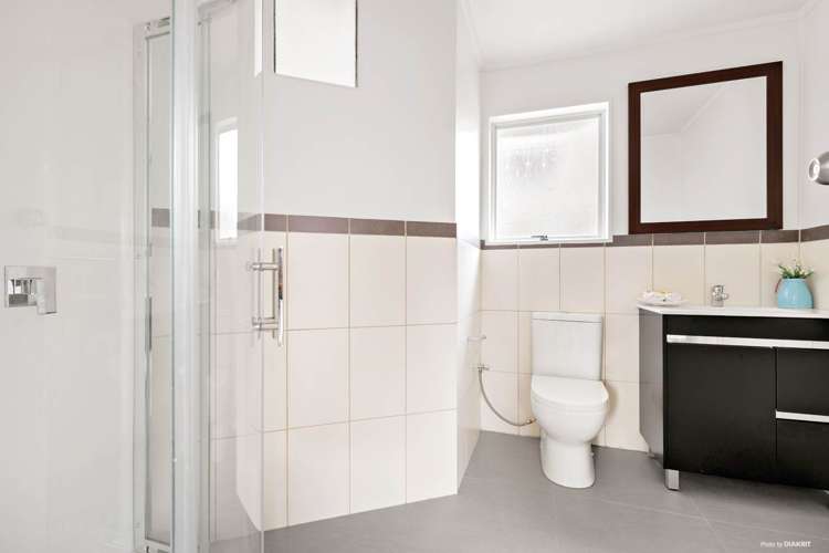 1a Triangle Road Massey_11