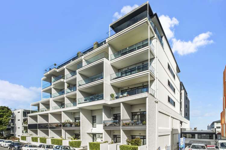 207/13 Dundonald Street Eden Terrace_3