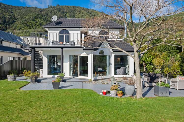 37 Waikawa Road_1