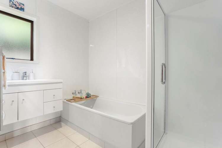 2/10 Metric Place Te Atatu South_11